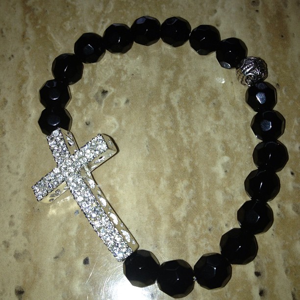 Blk Beaded Bracelet with Cross